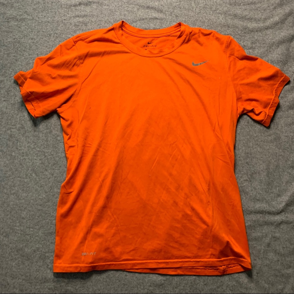 NIKE T-shirt